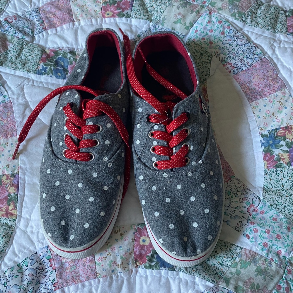 Van like Minnie shoe/ sneaker .tie up .good shape rarely worn